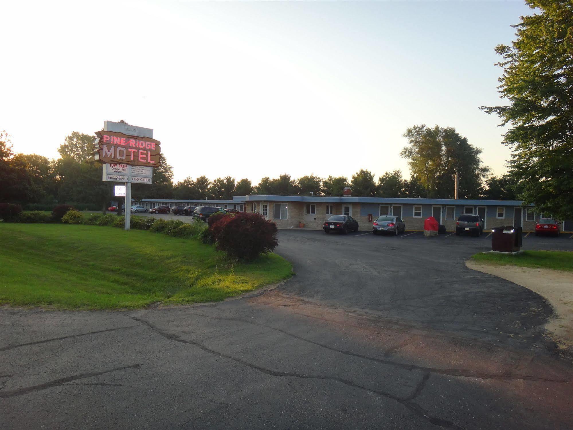 Pine Ridge Motel Dodgeville Extérieur photo